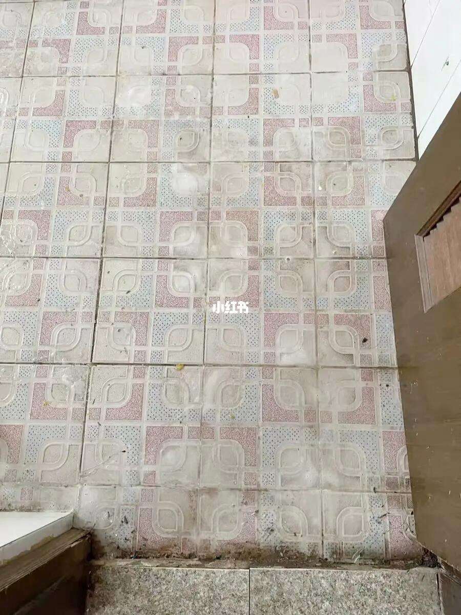 墙砖上打孔流出黄色液体是什么(墙砖上打孔流出黄色液体是什么原因) 墙砖上打孔流出黄色液体是什么(墙砖上打孔流出黄色液体是什么原因)