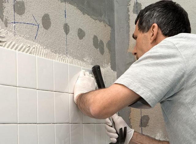 有贴瓷砖的师傅吗(贴瓷砖的师傅叫什么工种) 有贴瓷砖的师傅吗(贴瓷砖的师傅叫什么工种)